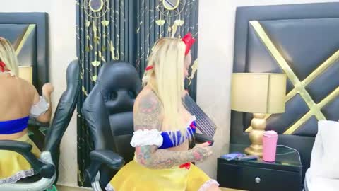 Snapshot of sophiewinslow chatting on April 17, 2026, 12:30 pm SophieWinslow online show from April 17, 2026, 12:30 pm
