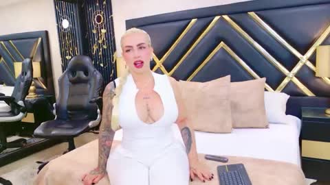 Snapshot of sophiewinslow chatting on May 1, 2026, 12:10 pm SophieWinslow online show from May 1, 2026, 12:10 pm