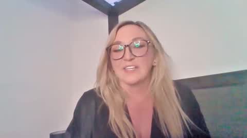 Sophie Taylor online show from December 21, 2025, 12:51 am