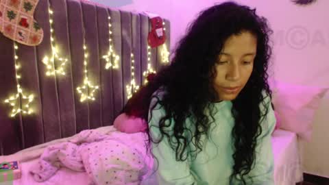 Snapshot of sophiia_dreams chatting on December 18, 2024, 2:53 am Sophia this is not my real name online show from December 18, 2024, 2:53 am