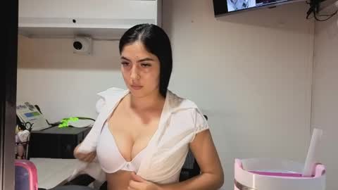 Sophiee online show from April 9, 2026, 12:21 am