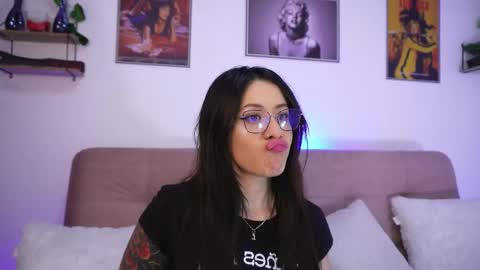 Sophiie online show from November 6, 2025, 12:06 pm