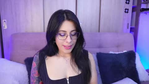 Sophiie online show from May 6, 2026, 4:19 am