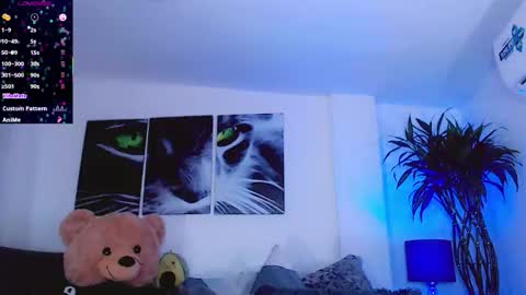 Snapshot of sophiieesweet chatting on October 24, 2025, 7:43 pm Sophie Sweet online show from October 24, 2025, 7:43 pm