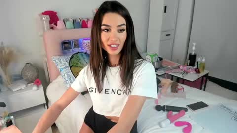 Sophi online show from September 9, 2025, 3:39 am
