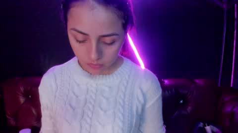 Snapshot of sophy_smilesweet chatting on December 21, 2024, 12:27 pm SOPHY ROGERS online show from December 21, 2024, 12:27 pm