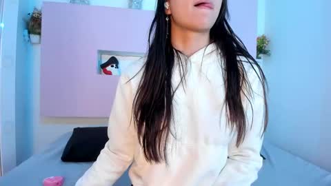 Snapshot of sophy_smilesweet chatting on March 3, 2025, 11:44 am SOPHY ROGERS online show from March 3, 2025, 11:44 am