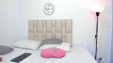 Sofia  online show from May 14, 2026, 12:39 am