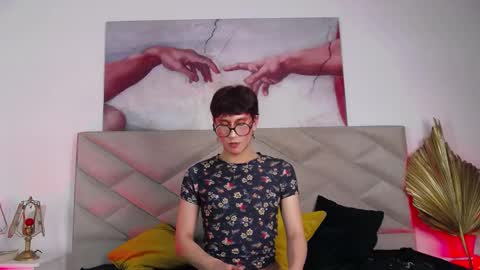 soro_lovelyboy online show from September 13, 2025, 3:17 am