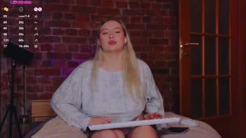 Snapshot of soulmeinme chatting on October 28, 2025, 8:11 pm soulmeinme online show from October 28, 2025, 8:11 pm