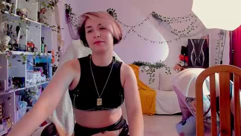 Leah online show from September 8, 2025, 3:11 pm