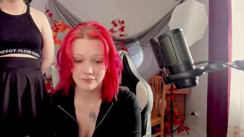 Snapshot of sova_energy chatting on October 14, 2025, 10:27 am Leah online show from October 14, 2025, 10:27 am