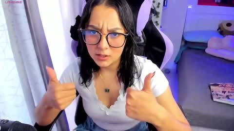 Snapshot of soy___lili chatting on December 16, 2024, 8:37 pm Lili online show from December 16, 2024, 8:37 pm