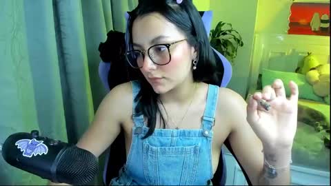 Snapshot of soy___lili chatting on February 9, 2025, 3:32 am Lili online show from February 9, 2025, 3:32 am