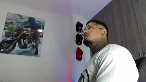 Snapshot of soy_apolo chatting on September 19, 2025, 8:42 pm soy_apolo online show from September 19, 2025, 8:42 pm