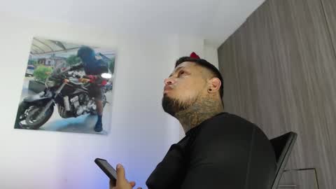 Snapshot of soy_apolo chatting on November 4, 2025, 12:37 pm soy_apolo online show from November 4, 2025, 12:37 pm