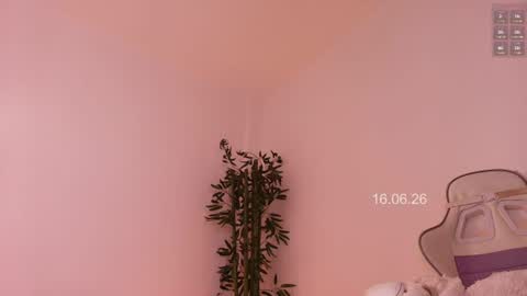 Snapshot of soy_mariana_ chatting on June 17, 2026, 2:25 am M A R I A N A online show from June 17, 2026, 2:25 am