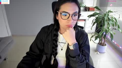 Snapshot of soyabby_ chatting on January 7, 2025, 9:35 pm Luisa    online show from January 7, 2025, 9:35 pm