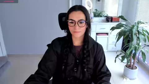 Snapshot of soyabby_ chatting on January 14, 2025, 9:41 pm Luisa    online show from January 14, 2025, 9:41 pm