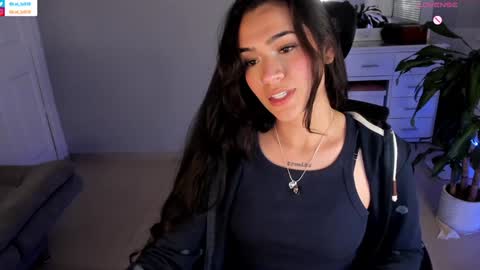 Snapshot of soyabby_ chatting on January 16, 2025, 1:37 am Luisa    online show from January 16, 2025, 1:37 am