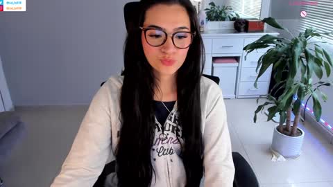 Snapshot of soyabby_ chatting on January 17, 2025, 8:22 pm Luisa    online show from January 17, 2025, 8:22 pm