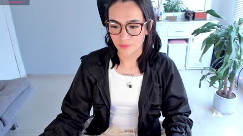 Snapshot of soyabby_ chatting on January 19, 2025, 8:41 pm Luisa    online show from January 19, 2025, 8:41 pm
