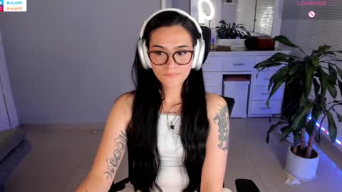 Snapshot of soyabby_ chatting on January 19, 2025, 11:43 pm Luisa    online show from January 19, 2025, 11:43 pm