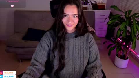 Snapshot of soyabby_ chatting on February 23, 2025, 2:29 am Luisa    online show from February 23, 2025, 2:29 am