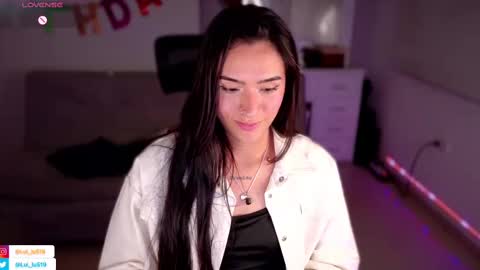 Snapshot of soyabby_ chatting on March 6, 2025, 12:21 am Luisa    online show from March 6, 2025, 12:21 am
