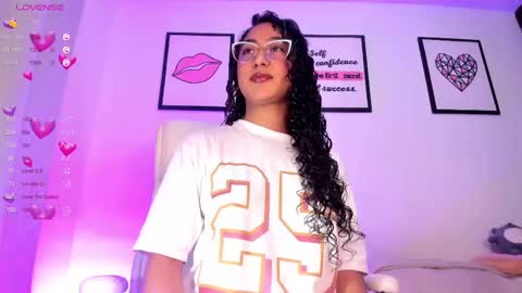 Snapshot of soyjuliana19 chatting on March 7, 2025, 9:27 pm Juliana online show from March 7, 2025, 9:27 pm