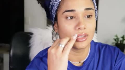 Snapshot of soytropicalfruit chatting on September 25, 2025, 12:14 am You want to talk to me more personal follow me in My Channel VIP 50 the discount online show from September 25, 2025, 12:14 am