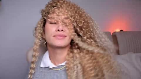 brisa  s online show from February 12, 2025, 4:22 pm