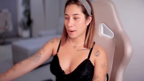 brisa  s online show from February 22, 2025, 1:00 am