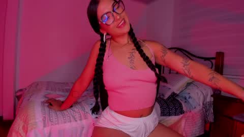 VANESSA  online show from May 5, 2026, 4:31 am