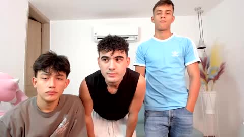 Snapshot of space_boys18 chatting on October 3, 2025, 7:11 pm Gabo Lucas and Justin online show from October 3, 2025, 7:11 pm