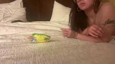 TrndSettrz online show from December 18, 2024, 2:42 am