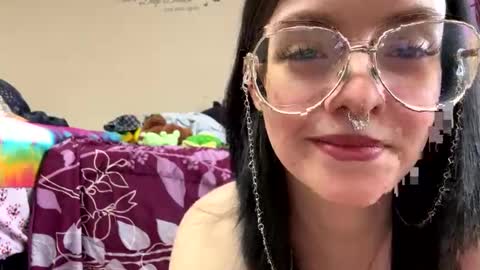 Snapshot of spaceyyybaby chatting on March 28, 2026, 11:37 pm Saturn online show from March 28, 2026, 11:37 pm