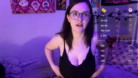 Snapshot of spaceyyybaby chatting on June 19, 2026, 2:05 am Saturn online show from June 19, 2026, 2:05 am