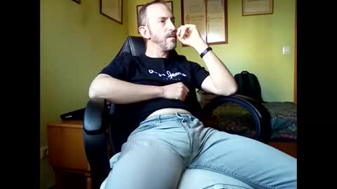 Manu  online show from May 11, 2026, 4:04 pm