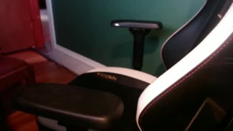 Snapshot of spankkmereddd chatting on October 6, 2025, 10:29 pm spankkmereddd online show from October 6, 2025, 10:29 pm