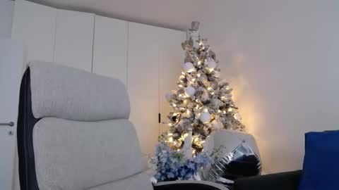 sparkly_eve online show from December 22, 2025, 11:07 am