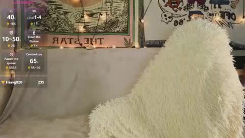 Snapshot of sparky_fox chatting on May 5, 2026, 1:35 am Nika online show from May 5, 2026, 1:35 am