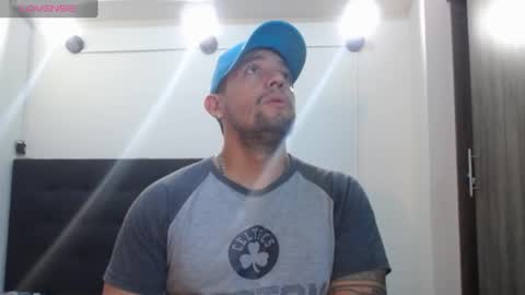 Snapshot of spartacus_cam chatting on December 6, 2024, 8:26 am online show from December 6, 2024, 8:26 am