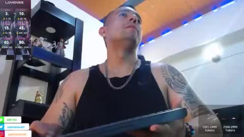 Snapshot of spartacus_cam chatting on December 10, 2024, 5:39 am online show from December 10, 2024, 5:39 am