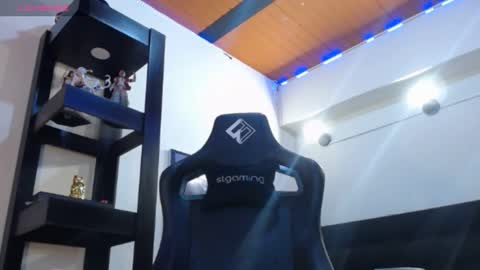 Snapshot of spartacus_cam chatting on December 12, 2024, 6:14 am online show from December 12, 2024, 6:14 am