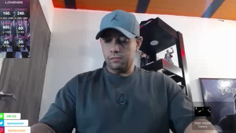 Snapshot of spartacus_cam chatting on January 4, 2025, 5:27 am online show from January 4, 2025, 5:27 am