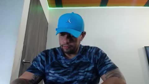 Snapshot of spartacus_cam chatting on February 26, 2025, 5:20 am online show from February 26, 2025, 5:20 am