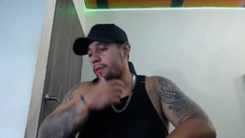 Snapshot of spartacus_cam chatting on March 4, 2025, 5:42 am online show from March 4, 2025, 5:42 am