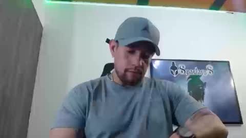 Snapshot of spartacus_cam chatting on September 10, 2025, 5:40 am online show from September 10, 2025, 5:40 am