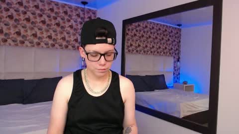 Snapshot of spencerm_ chatting on October 18, 2025, 7:36 pm spencerm_ online show from October 18, 2025, 7:36 pm